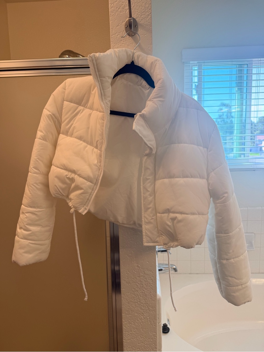 SHEIN Women's White Cropped Puffer Jacket